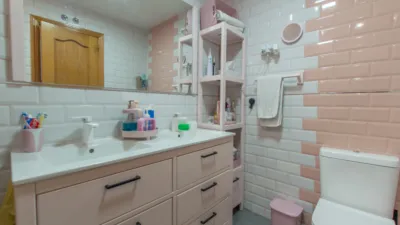 Chalet adosado en venta en Calle del Río Bidasoa, Rinconada (Distrito Reyes Católicos. Alcalá de Henares) de 514.900 €