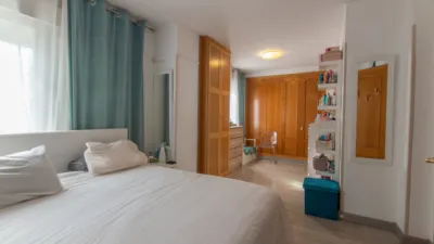 Chalet adosado en venta en Calle del Río Bidasoa, Rinconada (Distrito Reyes Católicos. Alcalá de Henares) de 514.900 €