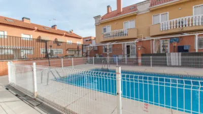 Chalet adosado en venta en Calle del Río Bidasoa, Rinconada (Distrito Reyes Católicos. Alcalá de Henares) de 514.900 €