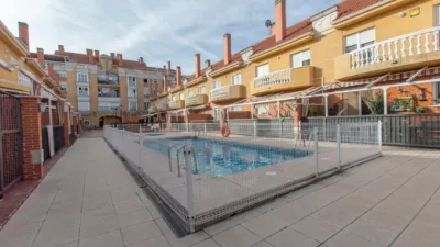 Chalet adosado en venta en Calle del Río Bidasoa, Rinconada (Distrito Reyes Católicos. Alcalá de Henares) de 514.900 €