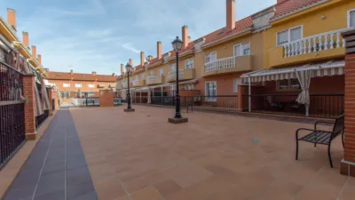 Chalet adosado en venta en Calle del Río Bidasoa, Rinconada (Distrito Reyes Católicos. Alcalá de Henares) de 514.900 €