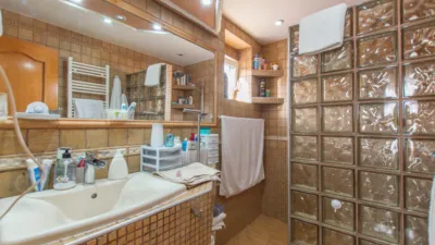 Chalet adosado en venta en Calle del Río Bidasoa, Rinconada (Distrito Reyes Católicos. Alcalá de Henares) de 514.900 €