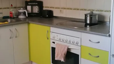 Piso en alquiler en Callejón de las Obras Públicas, San Antón (Distrito Zona Nueva. Toledo Capital) de 800 €<span>/mes</span>