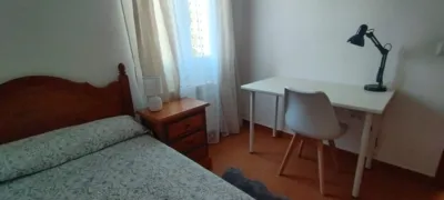 Piso en alquiler en Calle Madre Teresa de Calcuta, Palomarejos (Distrito Zona Nueva. Toledo Capital) de 1.100 €<span>/mes</span>
