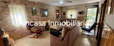 Chalet for sale in Los Pinos de Valverde del Camino, in a beautiful area surrounded by nature. The property features a spacious living room with a fireplace, three double bedrooms, a bathroom with a shower tray, a kitchen with access to the barbecue area, a front terrace, a swimming pool, and a large plot with olive trees, fruit trees, a chicken coop, and a spacious garage. photo 5