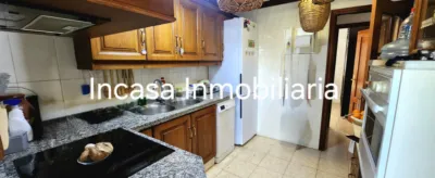 Chalet for sale in Los Pinos de Valverde del Camino, in a beautiful area surrounded by nature. The property features a spacious living room with a fireplace, three double bedrooms, a bathroom with a shower tray, a kitchen with access to the barbecue area, a front terrace, a swimming pool, and a large plot with olive trees, fruit trees, a chicken coop, and a spacious garage. photo 7