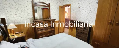 Chalet for sale in Los Pinos de Valverde del Camino, in a beautiful area surrounded by nature. The property features a spacious living room with a fireplace, three double bedrooms, a bathroom with a shower tray, a kitchen with access to the barbecue area, a front terrace, a swimming pool, and a large plot with olive trees, fruit trees, a chicken coop, and a spacious garage. photo 10
