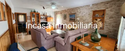 Chalet for sale in Los Pinos de Valverde del Camino, in a beautiful area surrounded by nature. The property features a spacious living room with a fireplace, three double bedrooms, a bathroom with a shower tray, a kitchen with access to the barbecue area, a front terrace, a swimming pool, and a large plot with olive trees, fruit trees, a chicken coop, and a spacious garage. photo 4