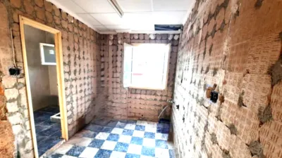Piso en venta en Calle Salud, San Antonio Abad-Ciudad Jardín (Distrito Núcleo Urbano. Cartagena) de 50.000 €