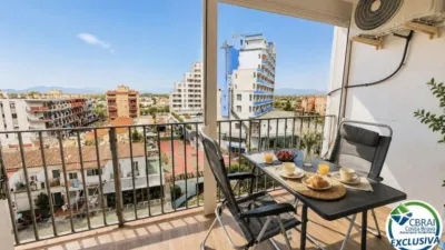 Apartment in Passatge Muga Delta photo 15