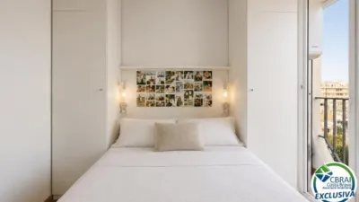 Apartment in Passatge Muga Delta photo 12