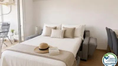 Apartment in Passatge Muga Delta photo 8