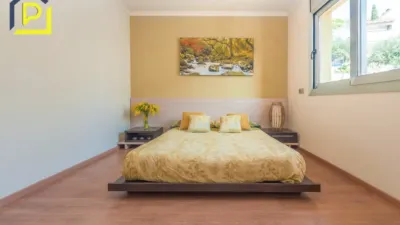Single-family home on Carrer de la Gran Via de Pau Casals photo 11