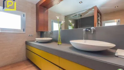 Single-family home on Carrer de la Gran Via de Pau Casals photo 15