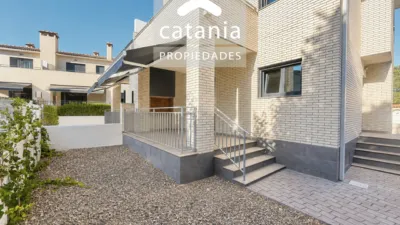 Casa pareada en Carrer de la Magnòlia photo 3