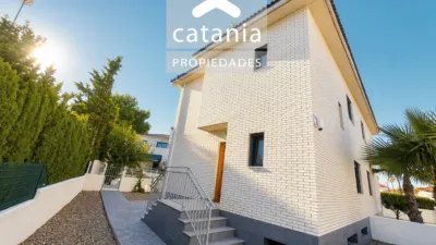 Casa pareada en Carrer de la Magnòlia photo 4