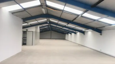 Nave industrial en alquiler en Calle Poligono de Asipo Calleb Parcela, Arroyo (Llanera) de 2.200 €<span>/mes</span>