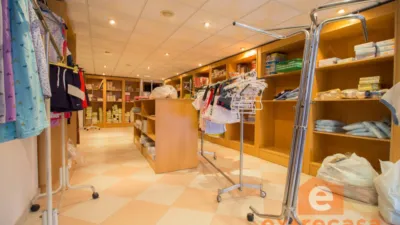 Local comercial en venta en Altozano - Más