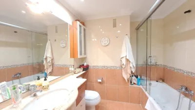 Apartment on Victoria Balfe Street photo 25