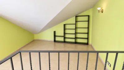 Duplex for sale in Avinguda d'Agustí Simón, Riells i Viabrea. Total surface area of 138 m², designed to offer comfort and spaciousness. It features four bedrooms, three of which are double and one is an en-suite, plus a single bedroom. The property also includes a study with one bathroom and access to the terrace. for families seeking space and functionality. There are two bathrooms and a dining room measuring 24.41 m² with a fireplace and terrace access, perfect for gatherings and social moments. External aluminium joinery and Gres flooring face southeast, ensuring excellent natural light throughout the day. The building has a lift, intercom system, and a communal pool and garden setting, encouraging use of shared areas and an active, social lifestyle. Additionally, the property includes a balcony, terrace, and laundry room, providing highly valued auxiliary spaces. photo 11