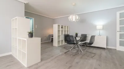 Piso en venta en Calle Coruña, 35, Praza da Industria (Distrito Casco Urbano. Vigo) de 258.000 €