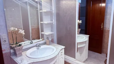 Top-floor apartment for sale on Calle del Profesor Francisco Tomás y Valiente photo 11