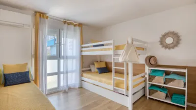 Apartment on Avinguda de la Costa Brava photo 13
