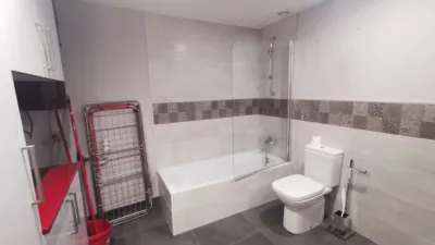 Piso en venta en Carrer d'Emili Grahit, cerca de Carrer de Joaquim Botet i Sisó, Montilivi-Palau (Girona Capital) de 273.000 €