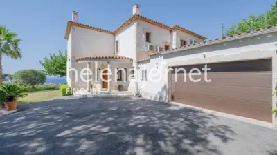 Single-family home on Carrer de Margarida Wirsing i Bordas photo 3