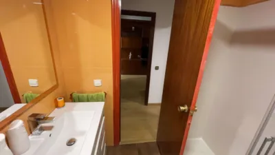 Piso en venta en Calle del Conde de Torrecedeira, cerca de Camino Camilo Tuche, Berbés-Peritos (Distrito Casco Urbano. Vigo) de 275.000 €