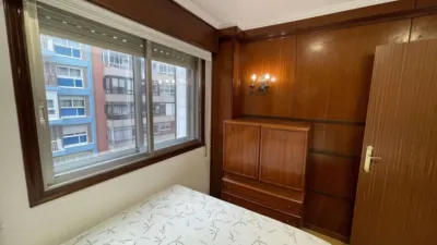 Piso en venta en Calle del Conde de Torrecedeira, cerca de Camino Camilo Tuche, Berbés-Peritos (Distrito Casco Urbano. Vigo) de 275.000 €