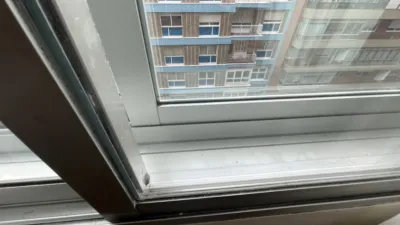 Piso en venta en Calle del Conde de Torrecedeira, cerca de Camino Camilo Tuche, Berbés-Peritos (Distrito Casco Urbano. Vigo) de 275.000 €