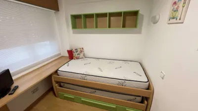 Piso en venta en Calle del Conde de Torrecedeira, cerca de Camino Camilo Tuche, Berbés-Peritos (Distrito Casco Urbano. Vigo) de 275.000 €