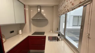 Piso en venta en Calle del Conde de Torrecedeira, cerca de Camino Camilo Tuche, Berbés-Peritos (Distrito Casco Urbano. Vigo) de 275.000 €