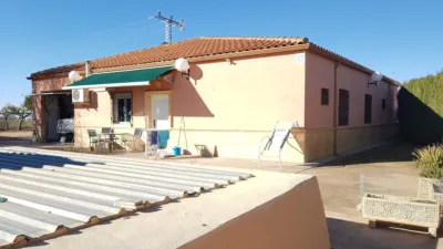 Chalet en venta en Calle Extrarradio, La Roda de 220.000 €