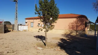 Chalet en venta en Calle Extrarradio, La Roda de 220.000 €