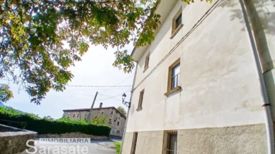 House on Medio Barrio Street photo 4