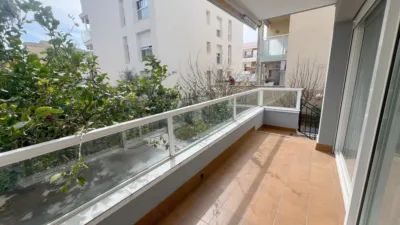 Ground floor apartment with private garden in the Marítim zone of Cubelles. This bright apartment for sale in Cubelles has a built-up area of 72 m² and 53 m² usable area. It is arranged with an independent fitted kitchen, spacious living-dining room, terrace, private garden with brick barbecue, 2 bedrooms (1 single, 1 double), 1 full bathroom with shower tray and screen, and utility room. It features split air conditioning in the living room and hallway. Does not include parking space or storage room. Equipped with built-in wardrobes in the main bedroom and entrance hall, aluminium windows, sapeli doors. Sold furnished and with appliances. Condition is good. Year of construction 1997. Floors are Gres and exterior carpentry is aluminium. The Marítim zone of Cubelles is known for its Llarga beach, which stands out for its water quality, access, commercial and hospitality establishments, as well as having received the European Blue Flag. In its surroundings, there is a varied offer of single-family homes and blocks of holiday apartments. It has a south orientation. Has a habitability certificate. Owner is not a large holder. Energy efficiency certificate with registration number: G76NRKWM9. Energy rating: G/F. Consumption: 261 kWh/m² year. Emissions: 50 kg CO₂/m² year. Taxes and expenses borne by the buyer: Notary, registry and agency fees. ITP: current rate. AICAT: 00392 | Col·legiat API 2303/BCN. photo 5