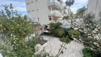 Ground floor apartment with private garden in the Marítim zone of Cubelles. This bright apartment for sale in Cubelles has a built-up area of 72 m² and 53 m² usable area. It is arranged with an independent fitted kitchen, spacious living-dining room, terrace, private garden with brick barbecue, 2 bedrooms (1 single, 1 double), 1 full bathroom with shower tray and screen, and utility room. It features split air conditioning in the living room and hallway. Does not include parking space or storage room. Equipped with built-in wardrobes in the main bedroom and entrance hall, aluminium windows, sapeli doors. Sold furnished and with appliances. Condition is good. Year of construction 1997. Floors are Gres and exterior carpentry is aluminium. The Marítim zone of Cubelles is known for its Llarga beach, which stands out for its water quality, access, commercial and hospitality establishments, as well as having received the European Blue Flag. In its surroundings, there is a varied offer of single-family homes and blocks of holiday apartments. It has a south orientation. Has a habitability certificate. Owner is not a large holder. Energy efficiency certificate with registration number: G76NRKWM9. Energy rating: G/F. Consumption: 261 kWh/m² year. Emissions: 50 kg CO₂/m² year. Taxes and expenses borne by the buyer: Notary, registry and agency fees. ITP: current rate. AICAT: 00392 | Col·legiat API 2303/BCN. photo 3