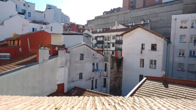 Piso en venta en Calle Iturribide, cerca de Calle Prim, Iturrialde (Distrito Ibaiondo. Bilbao) de 228.000 €