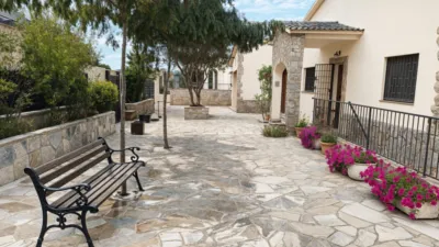 House for sale on Carrer de les Mimoses photo 3
