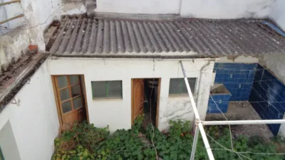 Casa en venta en Calle del Tejar, cerca de Avenida de José Solís Ruiz, Cabra de 105.000 €