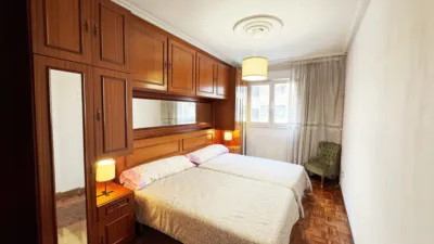 Piso en alquiler en Calle del Cabo Peñas, Pumarín-Teatinos (Oviedo) de 750 €<span>/mes</span>