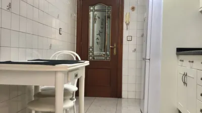 Piso en alquiler en Calle del Cabo Peñas, Pumarín-Teatinos (Oviedo) de 750 €<span>/mes</span>