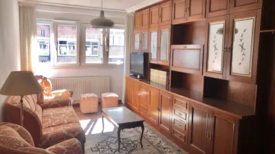 Piso en alquiler en Calle del Cabo Peñas, Pumarín-Teatinos (Oviedo) de 750 €<span>/mes</span>