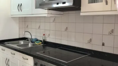 Piso en alquiler en Calle del Cabo Peñas, Pumarín-Teatinos (Oviedo) de 750 €<span>/mes</span>