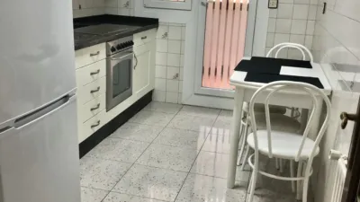 Piso en alquiler en Calle del Cabo Peñas, Pumarín-Teatinos (Oviedo) de 750 €<span>/mes</span>