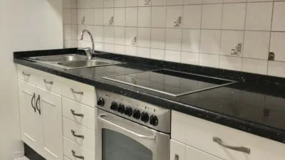 Piso en alquiler en Calle del Cabo Peñas, Pumarín-Teatinos (Oviedo) de 750 €<span>/mes</span>