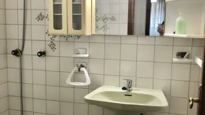 Piso en alquiler en Calle del Cabo Peñas, Pumarín-Teatinos (Oviedo) de 60 €<span>/día</span>