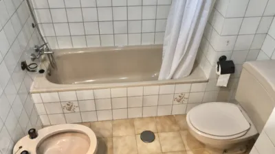 Piso en alquiler en Calle del Cabo Peñas, Pumarín-Teatinos (Oviedo) de 60 €<span>/día</span>
